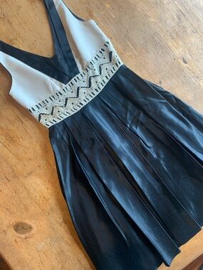 Burlapp Sleeveless V-Neck Black and Cream Midi Dress with Embroidered Waist